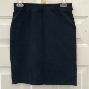 Old Navy Black Skirt
Size Small
Black pencil skirt